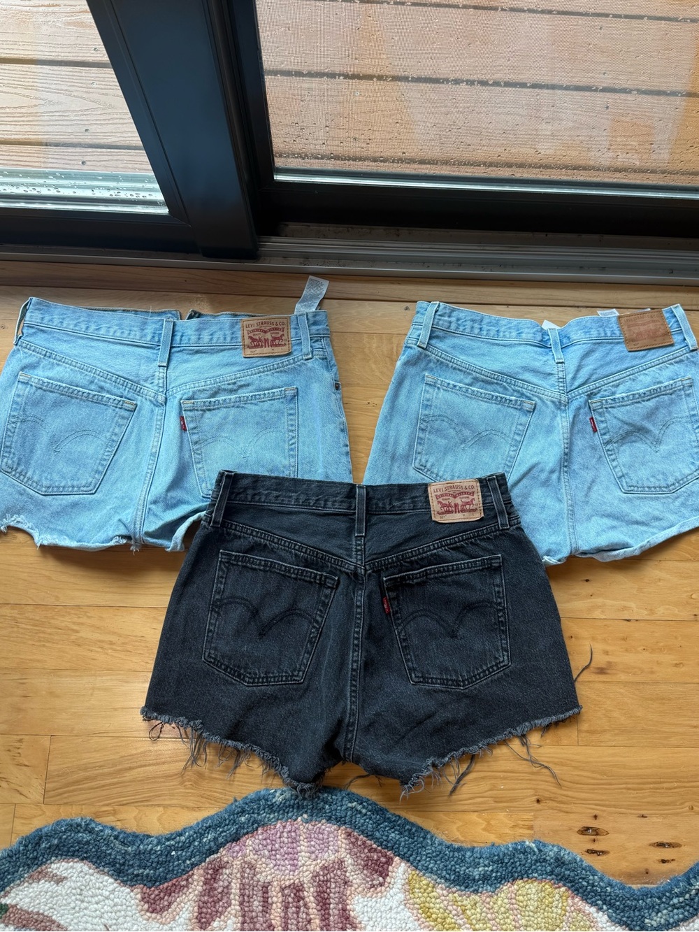Bundle 3 W29 Levi 501s Jean shorts black and blue
Excellent pre owned condition